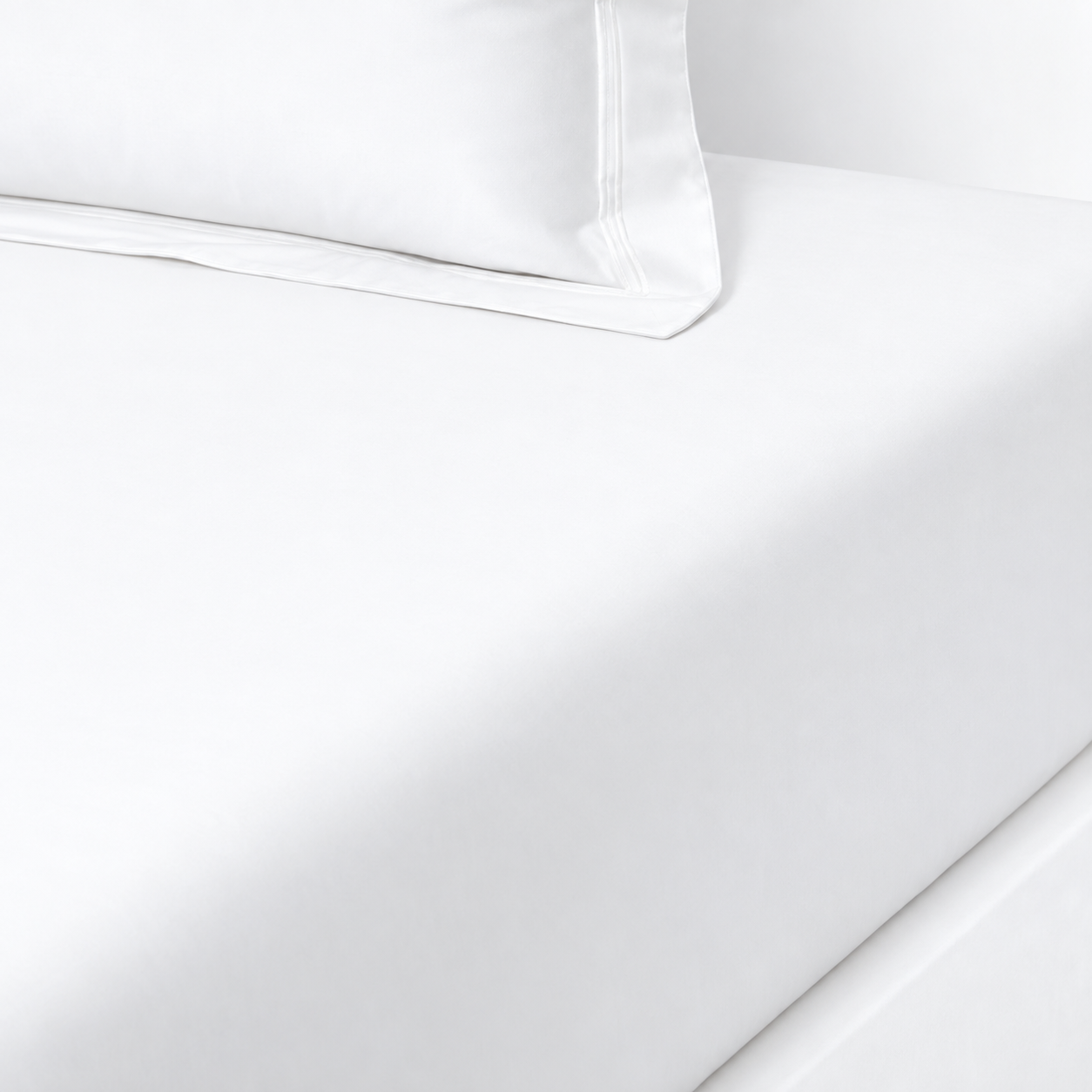 Triomphe white king fitted sheet